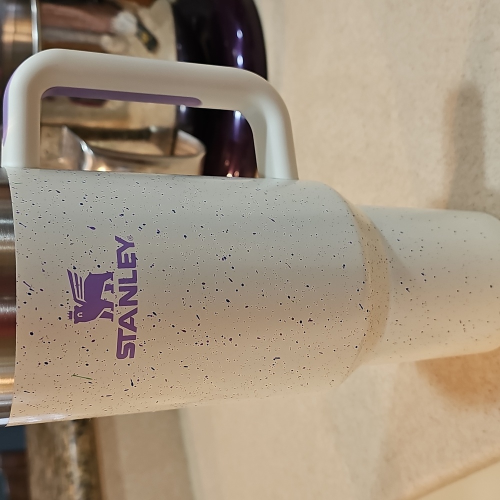 Excellent condition 40 oz stanley